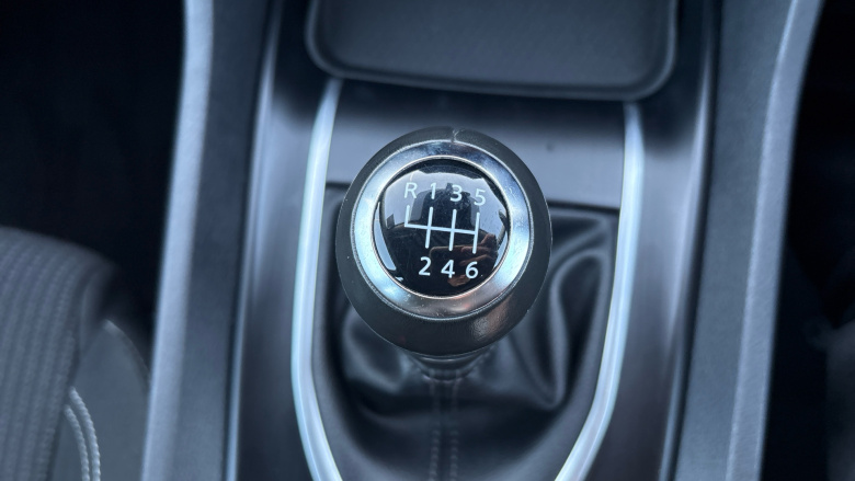 Nissan Qashqai 1.3 DiG-T MH Acenta Premium 5dr Petrol Hatchback